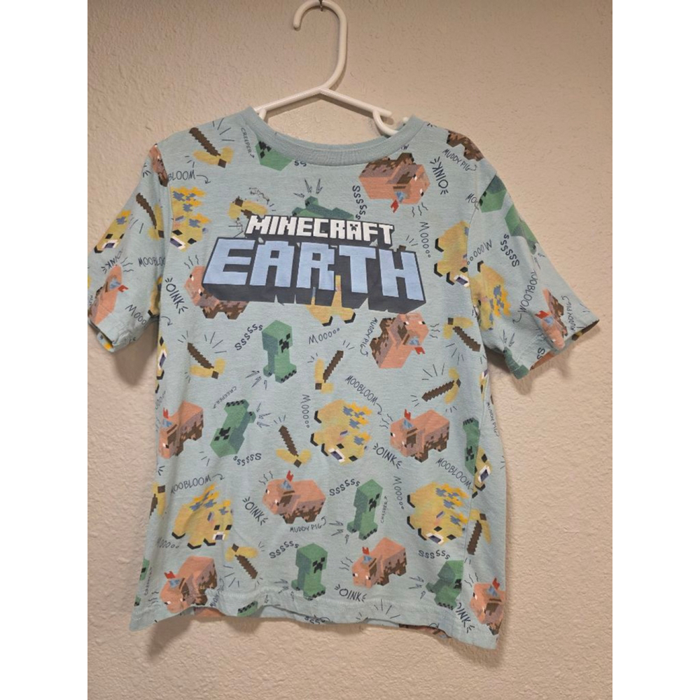 Kids Minecraft Earth Shirt Size M (8)